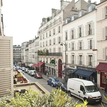 Lepic Apartment Paris