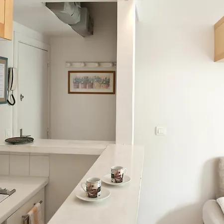 Lepic Apartment Paris